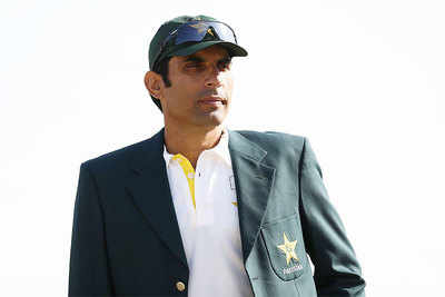 PCB asks Misbah to continue as skipper for Australia tour