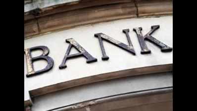 Bank stays shut after robbery bid