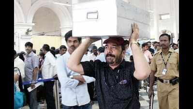 Short of cash, people spend holiday outside queues at banks, ATMs; new Rs 500 notes still nowhere