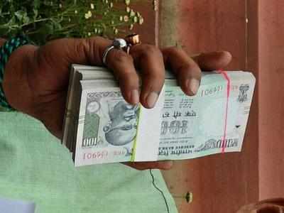 Demonetisation Non Gazetted Central Govt Employees To Get Rs 10 000 In Cash As Salary Advance India News Times Of India