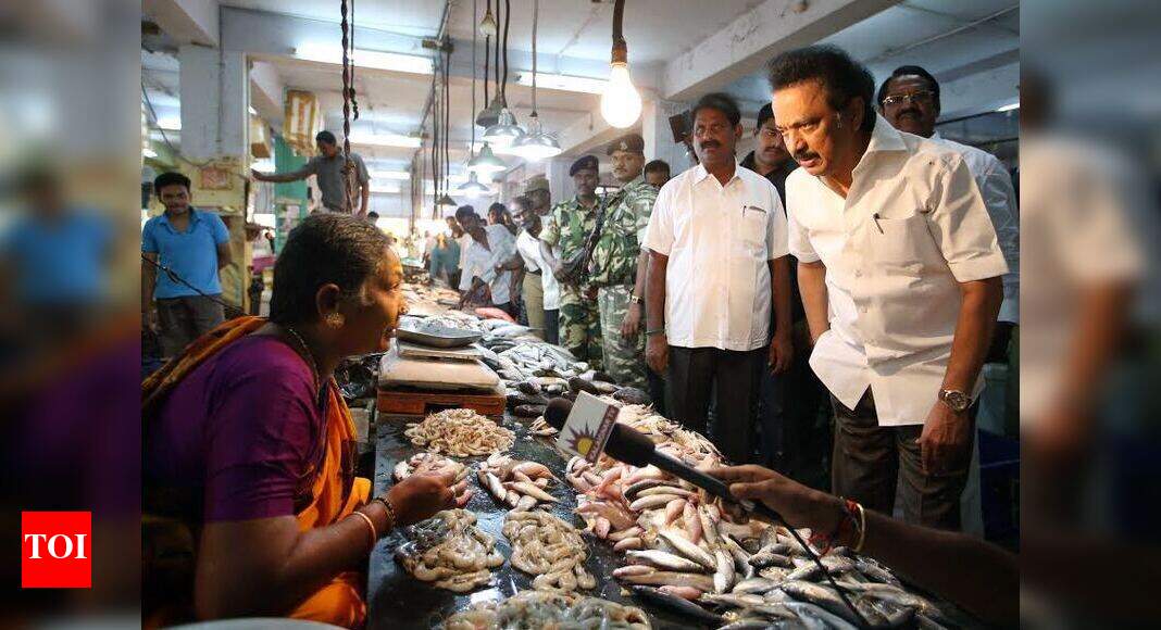 Stalin visits Ayanavaram market to get the feel of demonetisation ...