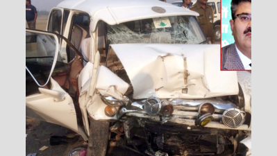 Principal secy sustains grievous injuries as cars collide head-on