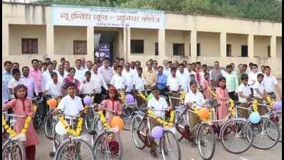 25 students get bicycles