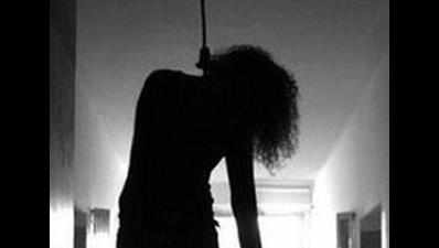 Woman commits suicide at her office