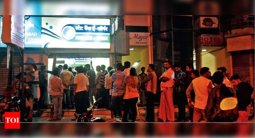 Dry Of Cash: ATM-hopping becomes Sunday fun for city | Ahmedabad News ...