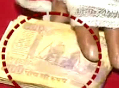 Train accident: Injured passengers mysteriously get old currency notes
