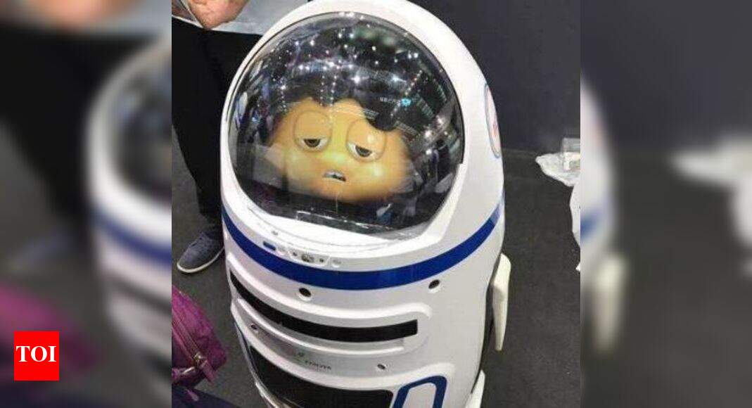 Chinese Robot: Chinese robot 'Fatty' goes haywire, smashes booth ...