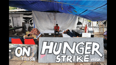 Protesting guest teachers on hunger strike for 48 hours since Wednesday