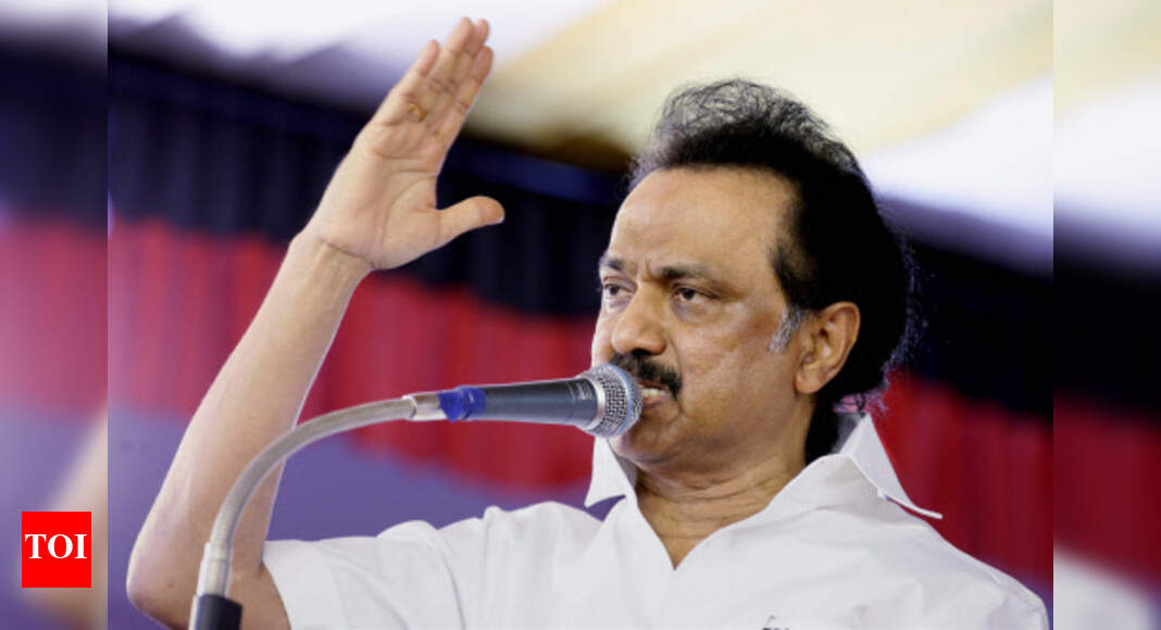 Stalin On Note Ban: MK Stalin leads human chain protest against ...