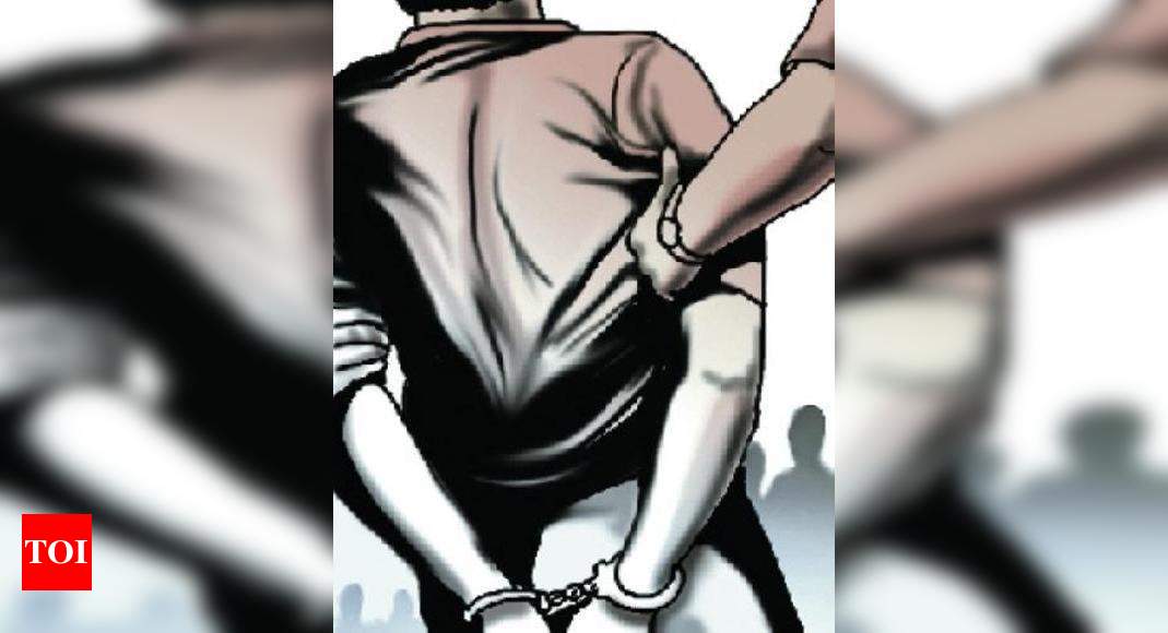 Sex Racket Busted In Gurgaon Sex Racket Busted Eight Men Four Women 