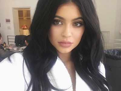 Kylie Jenner ditches blonde hair colour