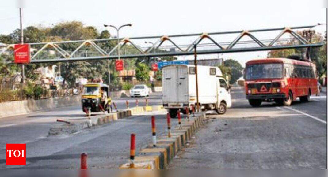 Motorists ignore entry & exit signs along NigdiDapodi bus rapid