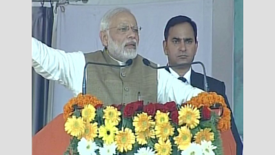 If free from family dispute, UP government should think about poor: PM Modi