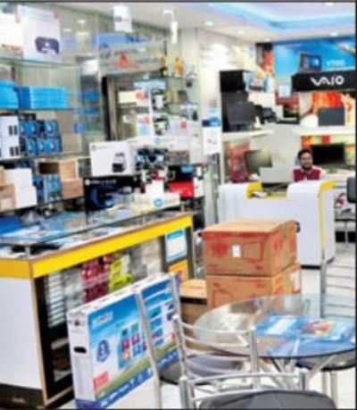 Sales Dip By 95 In Naza Market Lucknow News Times Of India