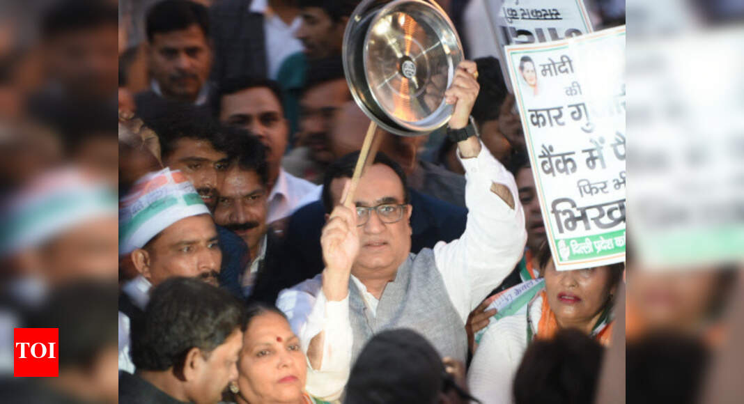 Demonetisation Protests: Beating utensils, Congress marches to fight ...