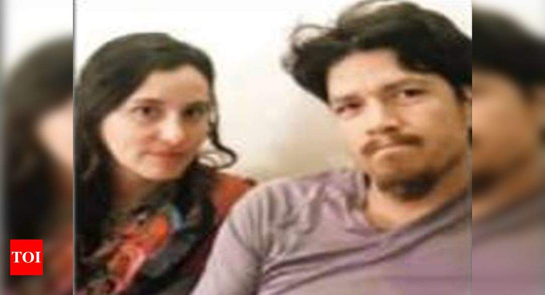 Help Pours In For Colombian Couple Stuck In Agra India News Times Of India 9604