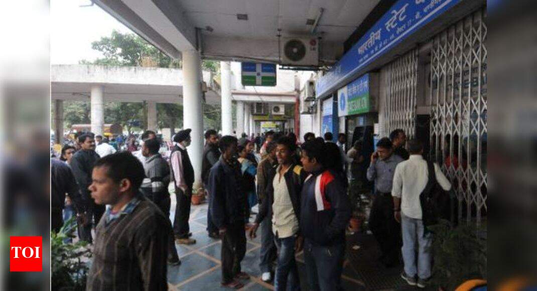 Payday woes Cashless banks, unending queues Chandigarh News Times