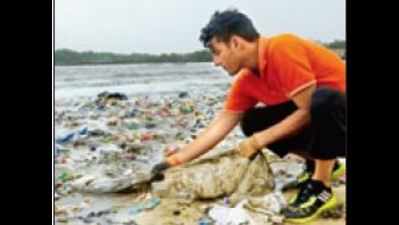 Mumbai lawyer wins UN award for Versova beach clean-up