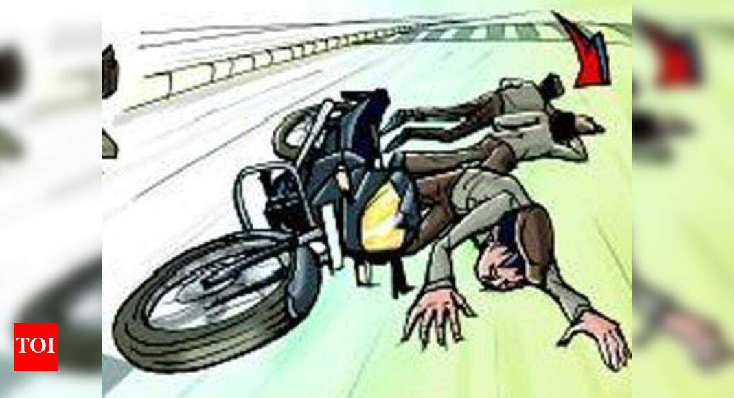 Two die as car hits two-wheeler in Tamil Nadu | Chennai News - Times of ...