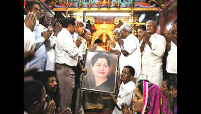 Jayalalithaa's condition continues to be very critical: Apollo Hospital