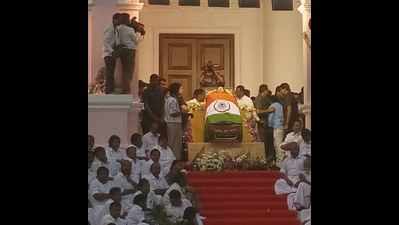 Jayalalithaa demise: Mourners flock to Rajaji Hall in Chennai