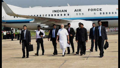 For Jayalalithaa's last rites VIPs make 3 flights miss Chennai