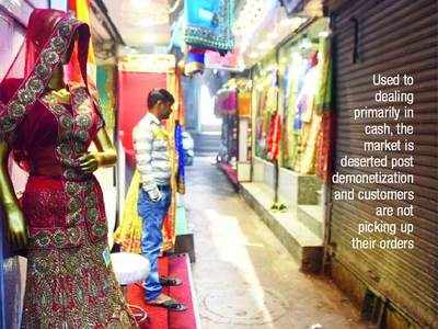 Gown ,Crop -Top & Lehenga का महा सेल Divrano Fashion मे | Lehenga Retail  Market In Chandni Chowk - YouTube