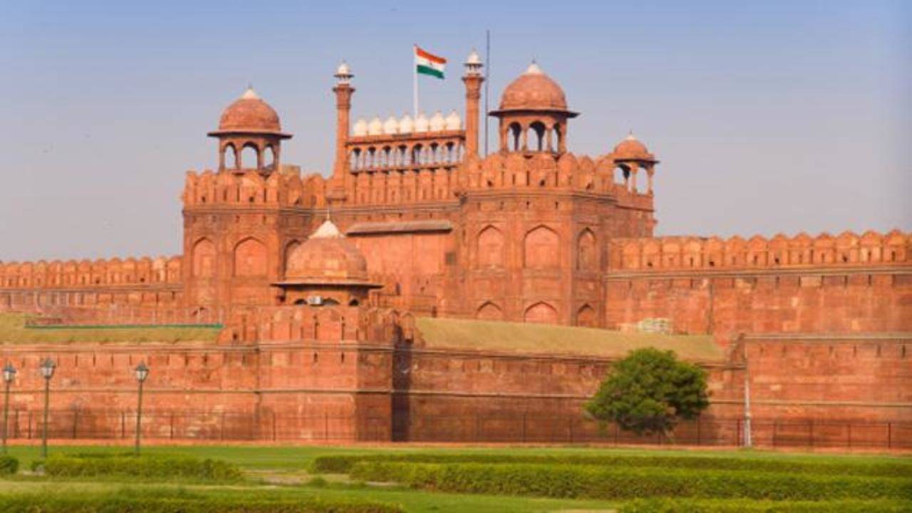 Callousness stains relics of history at Red Fort | Delhi News - Times of  India