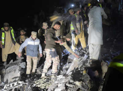 48 people, including cult pop singer, killed in Pak air crash