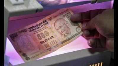 Candidate caught giving of Rs 500 notes