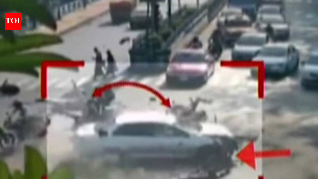 Kolkata: Speeding car runs over pedestrians, 3 killed