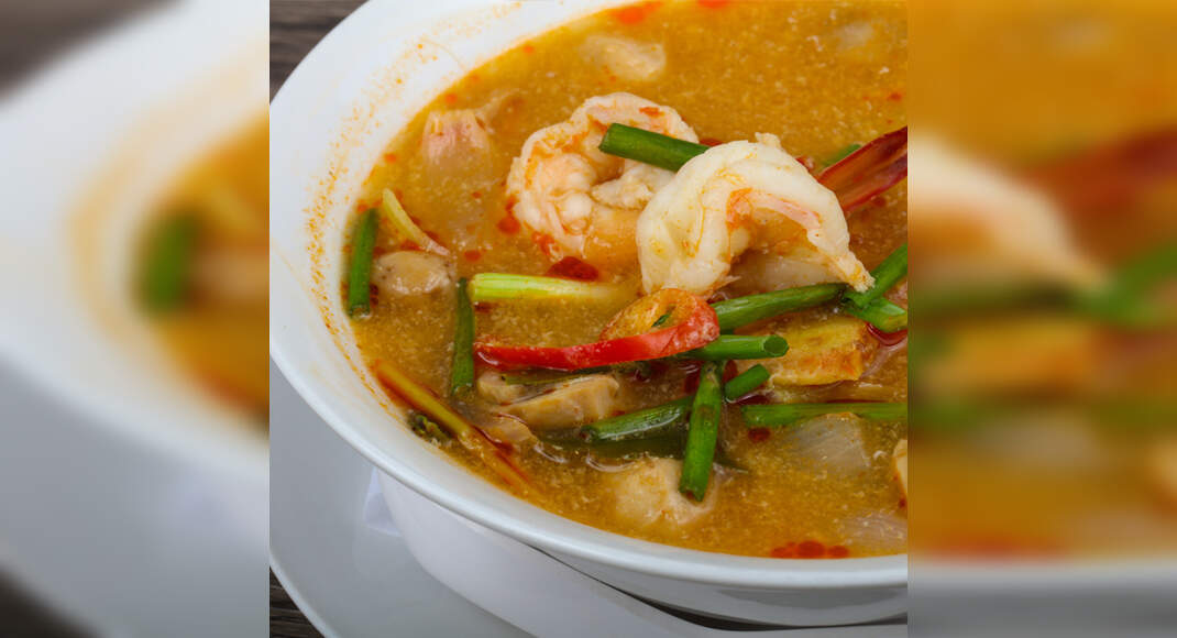 Shrimps with Tomato and Coconut Milk Recipe: How to Make Shrimps with Tomato and Coconut Milk Recipe