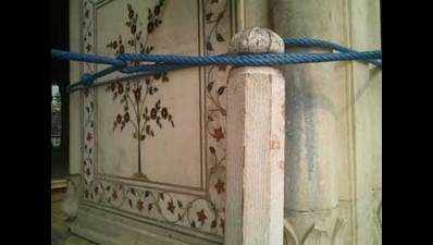 Plastic ropes used by ASI damage Red Fort's Diwan-e-Khas