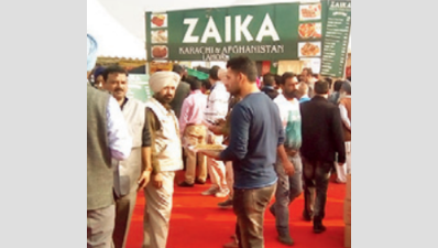 Shiv Sainiks tell Pak exhibitors in Ludhiana to remove flags