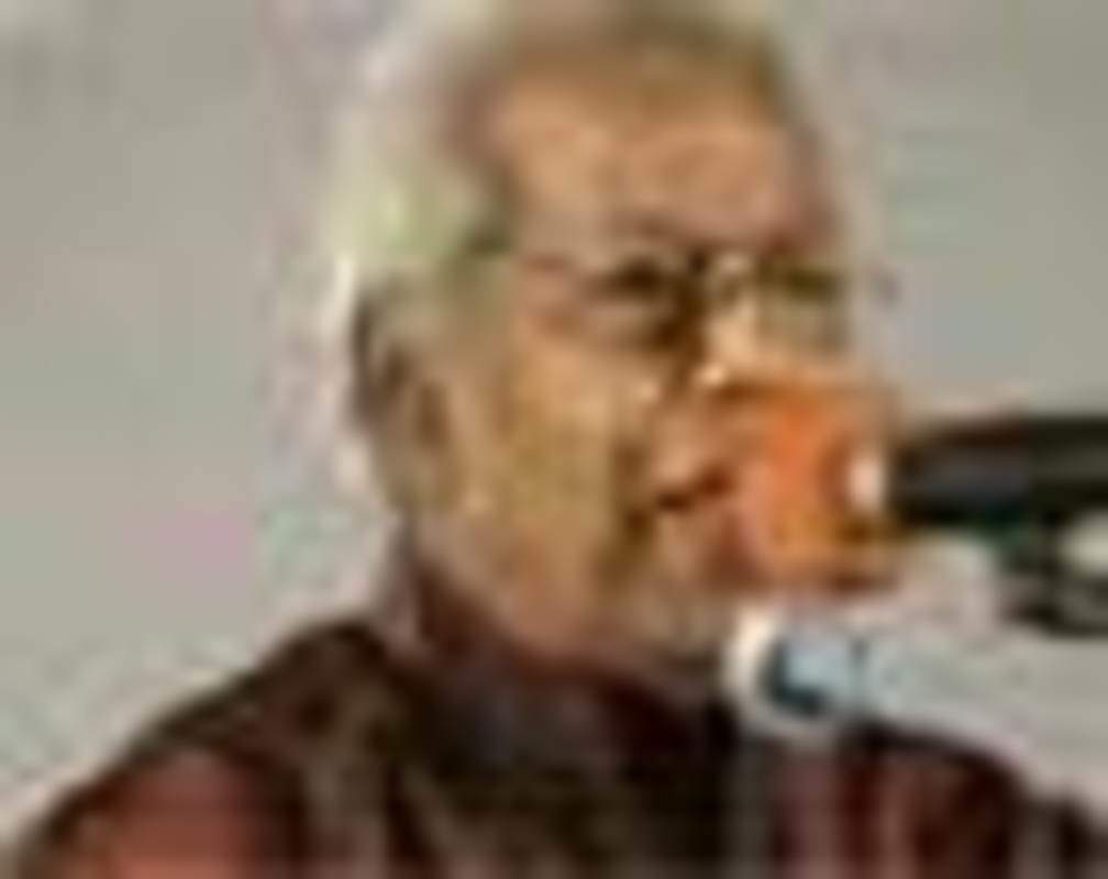 
In Malayalam: Sukumar Azhikode supports Thilakan
