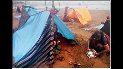 Slum dwellers bear brunt of gust and rain
