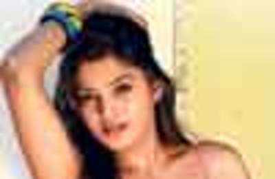 Shonali Xxx - Charan is hot: Sanchita | Regional Movie News - Times of India