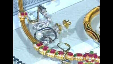 Metro selfie helps CISF crack Rs 20-lakh theft case
