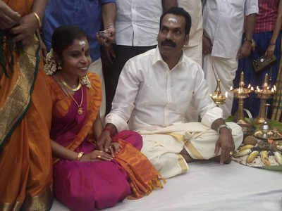 Vaikom Vijayalakshmi gets engaged