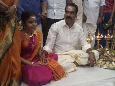 Vaikom Vijayalakshmi gets engaged