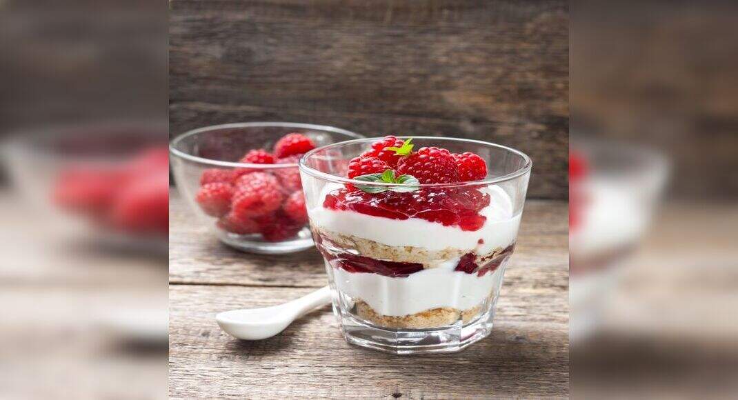 Christmas Trifle Recipe: How to Make Christmas Trifle Recipe | Homemade Christmas Trifle Recipe