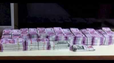 New notes worth Rs 9.5L seized