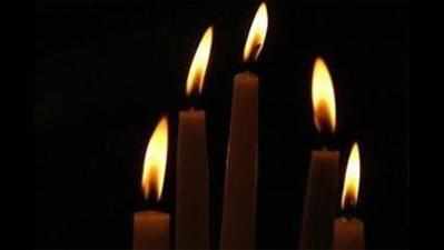 Traders cash in on blackout: Rs 60 for a candle