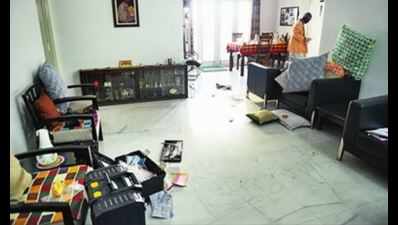 Hyderabad: Robber fires at bank MD at his home