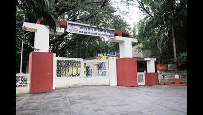 FTII plays the national anthem before short firm fest