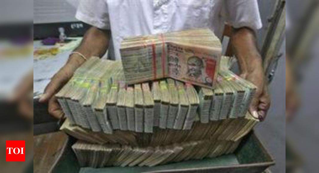 rs-10-crore-in-old-notes-seized-from-chennai-bizman-s-house-chennai