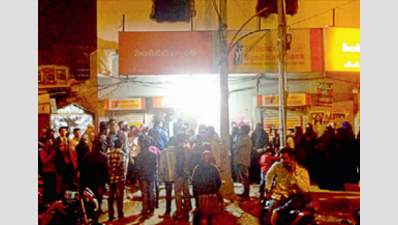 Cash crunch: It’s midnight, no end to queues at ATMs