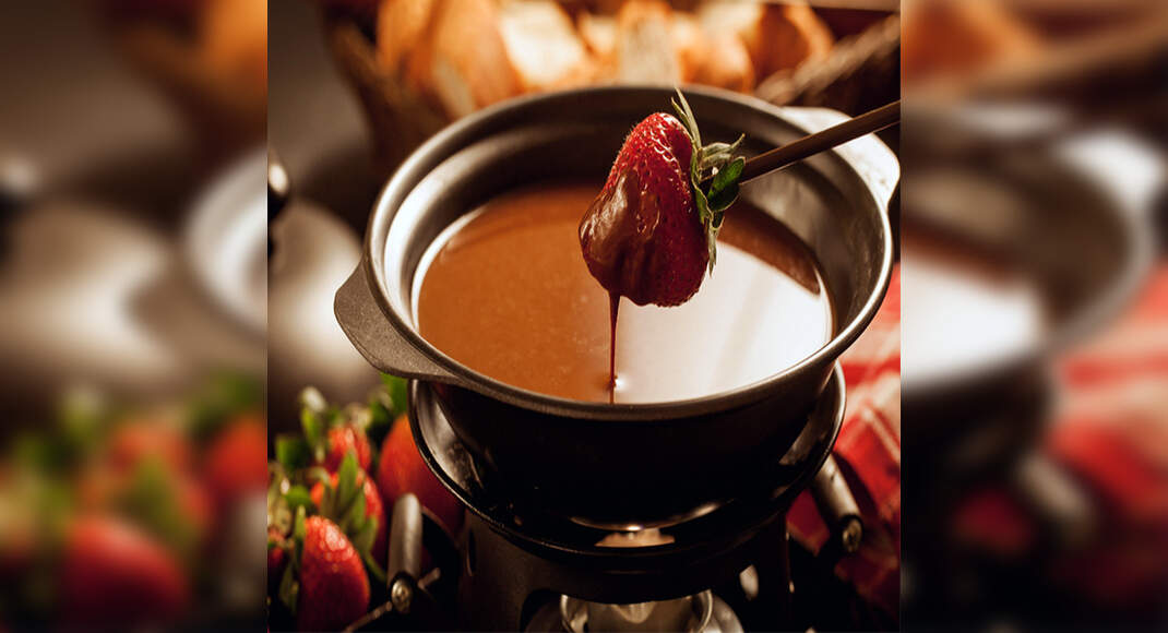 Chocolate Fondue Recipe: How to Make Chocolate Fondue Recipe | Homemade Chocolate Fondue Recipe