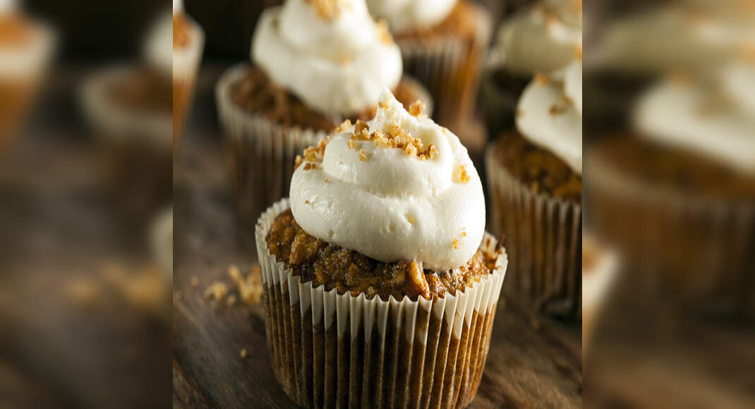 Carrot Cupcake with Cream Cheese Frosting Recipe: How to Make Carrot Cupcake with Cream Cheese Frost