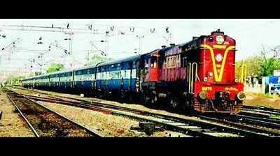 Rs 5.9 lakh new notes seized from train